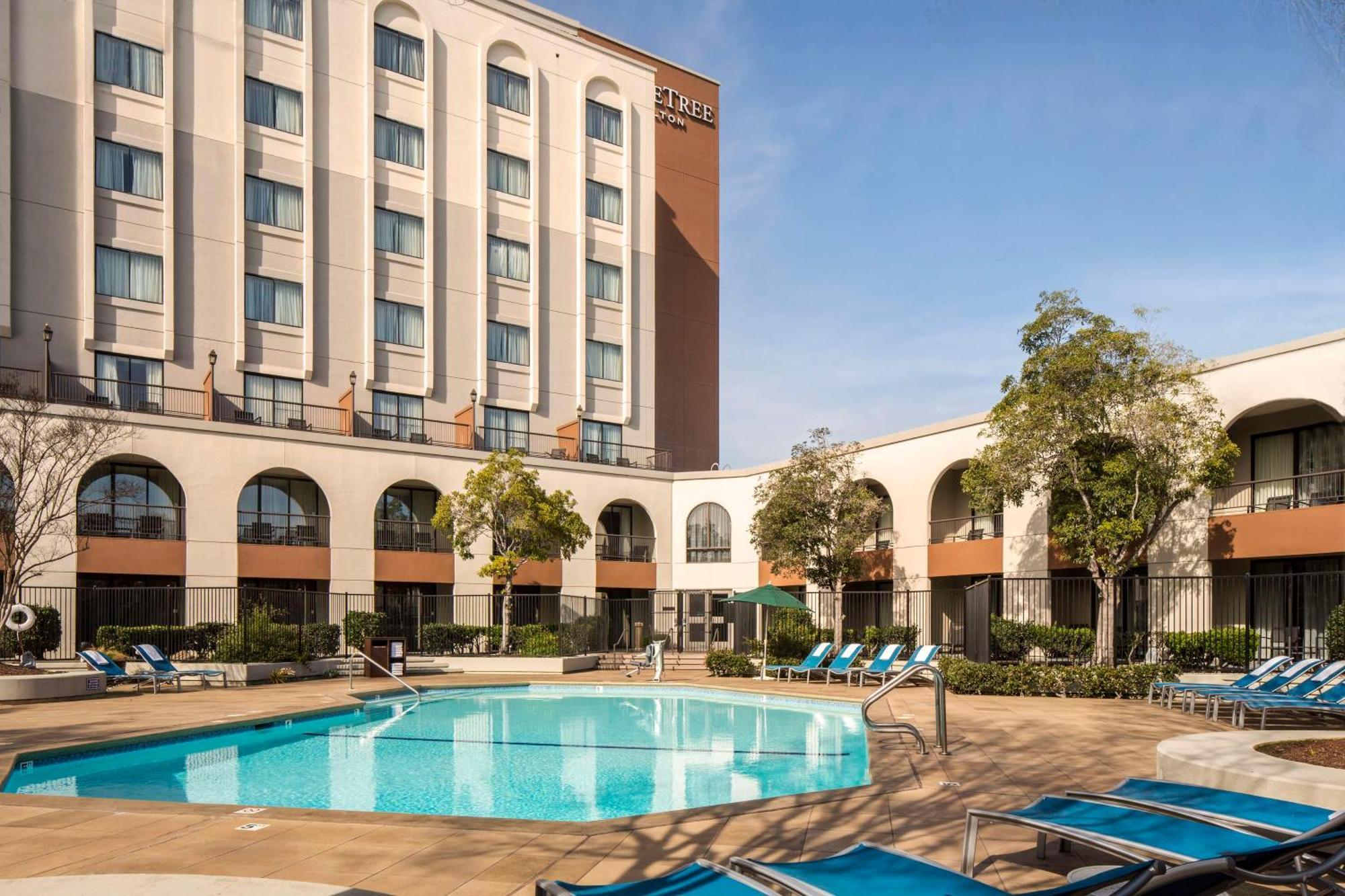 Doubletree By Hilton Newark-Fremont Hotel Exterior foto